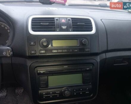 Черный Шкода Фабия, объемом двигателя 1.6 л и пробегом 211 тыс. км за 5500 $, фото 7 на Automoto.ua