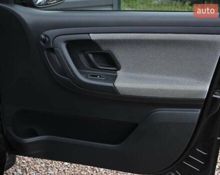 Черный Шкода Фабия, объемом двигателя 1.39 л и пробегом 205 тыс. км за 5499 $, фото 31 на Automoto.ua