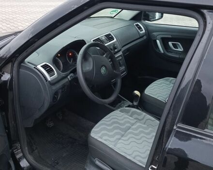 Черный Шкода Фабия, объемом двигателя 1.4 л и пробегом 200 тыс. км за 5200 $, фото 5 на Automoto.ua