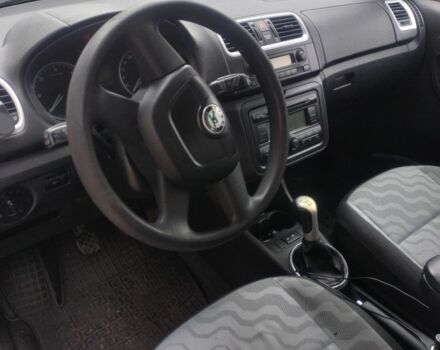 Черный Шкода Фабия, объемом двигателя 1.4 л и пробегом 190 тыс. км за 4200 $, фото 4 на Automoto.ua