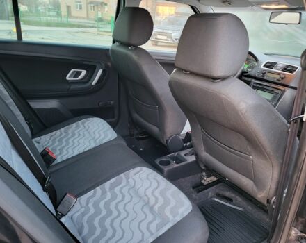 Чорний Шкода Фабія, об'ємом двигуна 1.4 л та пробігом 330 тис. км за 4200 $, фото 5 на Automoto.ua