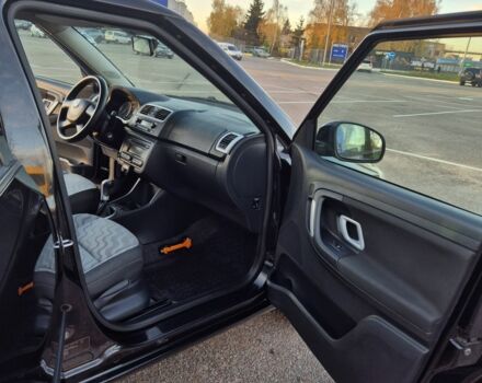 Чорний Шкода Фабія, об'ємом двигуна 1.2 л та пробігом 354 тис. км за 4999 $, фото 8 на Automoto.ua