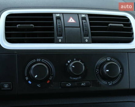 Черный Шкода Фабия, объемом двигателя 1.4 л и пробегом 235 тыс. км за 5800 $, фото 22 на Automoto.ua