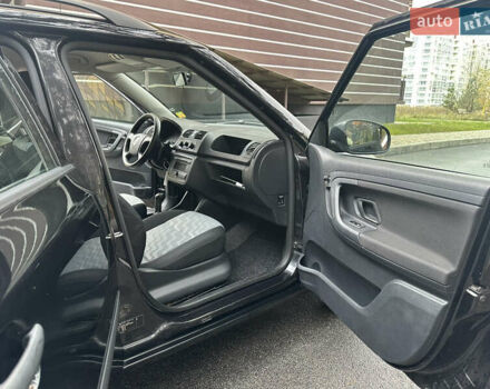 Черный Шкода Фабия, объемом двигателя 1.39 л и пробегом 161 тыс. км за 5550 $, фото 7 на Automoto.ua