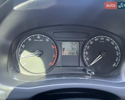 Черный Шкода Фабия, объемом двигателя 1.2 л и пробегом 229 тыс. км за 4800 $, фото 14 на Automoto.ua