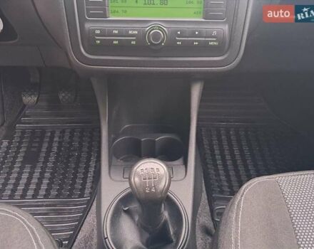 Черный Шкода Фабия, объемом двигателя 1.39 л и пробегом 210 тыс. км за 5300 $, фото 7 на Automoto.ua