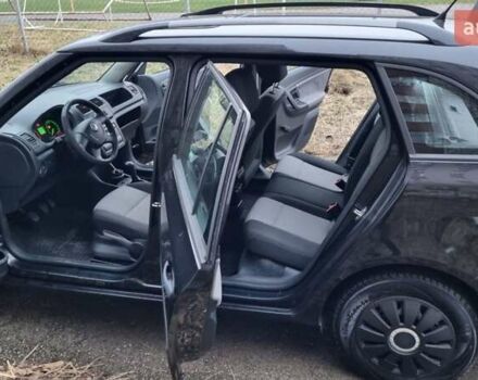 Черный Шкода Фабия, объемом двигателя 1.42 л и пробегом 248 тыс. км за 5000 $, фото 4 на Automoto.ua