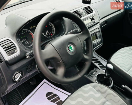 Черный Шкода Фабия, объемом двигателя 1.4 л и пробегом 175 тыс. км за 6300 $, фото 13 на Automoto.ua