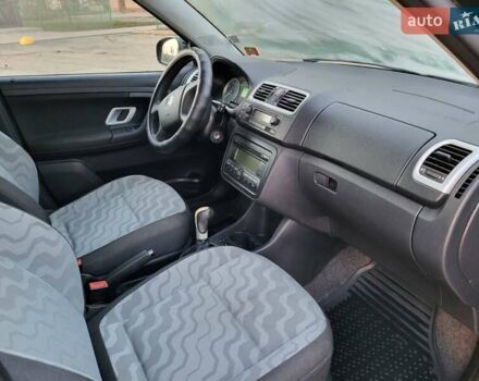 Черный Шкода Фабия, объемом двигателя 1.4 л и пробегом 335 тыс. км за 4200 $, фото 4 на Automoto.ua