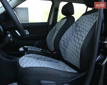 Черный Шкода Фабия, объемом двигателя 1.4 л и пробегом 235 тыс. км за 5800 $, фото 18 на Automoto.ua