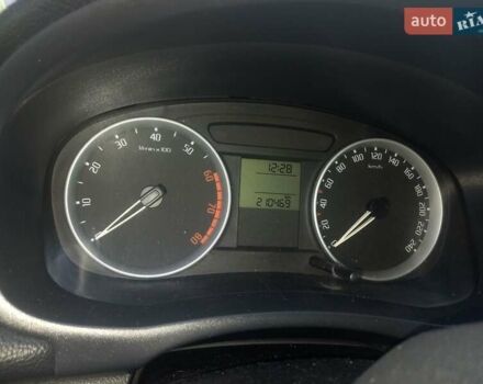 Черный Шкода Фабия, объемом двигателя 1.6 л и пробегом 211 тыс. км за 5500 $, фото 6 на Automoto.ua