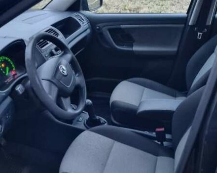 Черный Шкода Фабия, объемом двигателя 1.42 л и пробегом 248 тыс. км за 5000 $, фото 9 на Automoto.ua