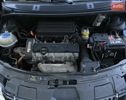 Черный Шкода Фабия, объемом двигателя 1.4 л и пробегом 235 тыс. км за 5800 $, фото 14 на Automoto.ua