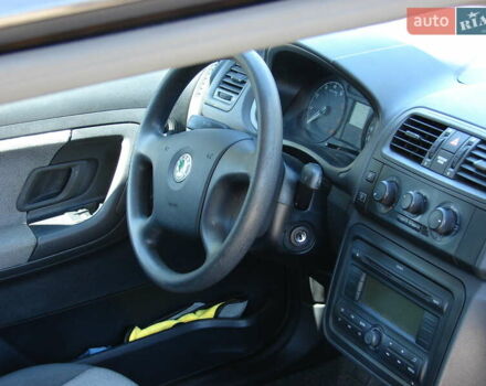 Черный Шкода Фабия, объемом двигателя 1.4 л и пробегом 190 тыс. км за 5500 $, фото 11 на Automoto.ua