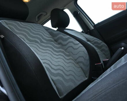 Черный Шкода Фабия, объемом двигателя 1.4 л и пробегом 235 тыс. км за 5800 $, фото 33 на Automoto.ua