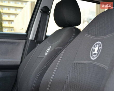 Черный Шкода Фабия, объемом двигателя 1.2 л и пробегом 190 тыс. км за 4700 $, фото 29 на Automoto.ua