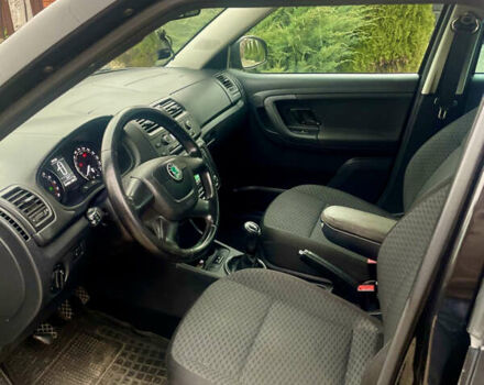 Черный Шкода Фабия, объемом двигателя 1.2 л и пробегом 243 тыс. км за 5300 $, фото 11 на Automoto.ua