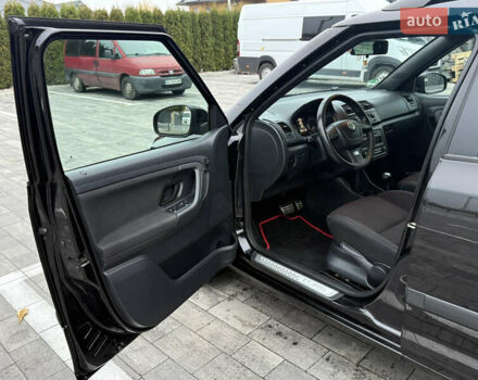 Черный Шкода Фабия, объемом двигателя 1.4 л и пробегом 189 тыс. км за 8500 $, фото 7 на Automoto.ua