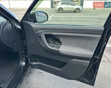 Черный Шкода Фабия, объемом двигателя 1.6 л и пробегом 195 тыс. км за 5500 $, фото 17 на Automoto.ua