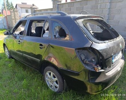 Черный Шкода Фабия, объемом двигателя 1.6 л и пробегом 255 тыс. км за 2500 $, фото 4 на Automoto.ua