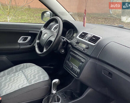 Черный Шкода Фабия, объемом двигателя 1.6 л и пробегом 197 тыс. км за 6100 $, фото 7 на Automoto.ua