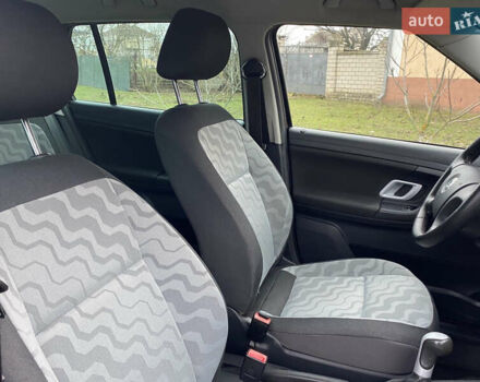 Черный Шкода Фабия, объемом двигателя 1.6 л и пробегом 197 тыс. км за 6100 $, фото 11 на Automoto.ua