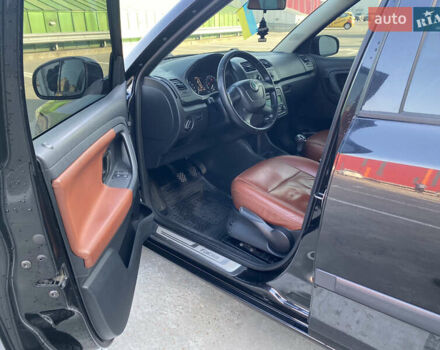 Черный Шкода Фабия, объемом двигателя 1.2 л и пробегом 192 тыс. км за 5900 $, фото 3 на Automoto.ua