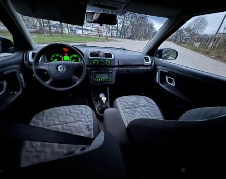 Чорний Шкода Фабія, об'ємом двигуна 1.4 л та пробігом 330 тис. км за 2550 $, фото 6 на Automoto.ua