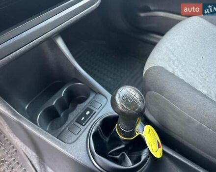 Черный Шкода Фабия, объемом двигателя 1.6 л и пробегом 195 тыс. км за 5500 $, фото 11 на Automoto.ua