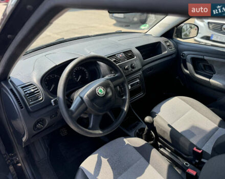 Черный Шкода Фабия, объемом двигателя 1.4 л и пробегом 172 тыс. км за 5400 $, фото 8 на Automoto.ua