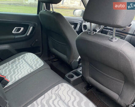 Черный Шкода Фабия, объемом двигателя 1.6 л и пробегом 197 тыс. км за 6100 $, фото 13 на Automoto.ua