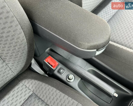 Шкода Фабия 2010 в Луцке на Automoto.ua Черный Шкода Фабия, объемом двигателя 1.2 л и пробегом 141 тыс. км за 6850 $, фото 96 на Automoto.ua