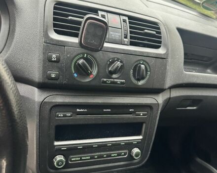 Чорний Шкода Фабія, об'ємом двигуна 1.6 л та пробігом 275 тис. км за 5250 $, фото 9 на Automoto.ua