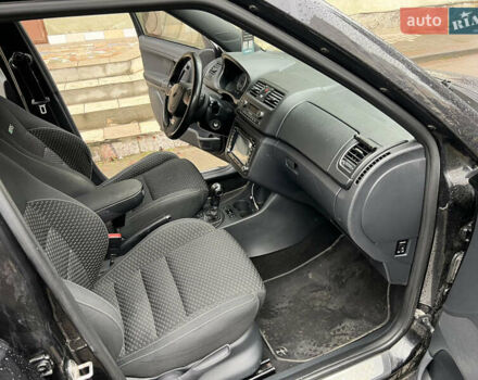 Черный Шкода Фабия, объемом двигателя 1.4 л и пробегом 260 тыс. км за 7800 $, фото 13 на Automoto.ua