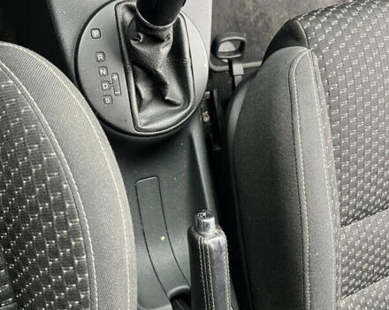 Черный Шкода Фабия, объемом двигателя 1.4 л и пробегом 260 тыс. км за 7800 $, фото 12 на Automoto.ua