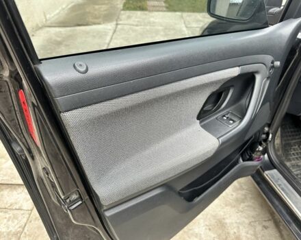 Чорний Шкода Фабія, об'ємом двигуна 1.6 л та пробігом 275 тис. км за 5250 $, фото 10 на Automoto.ua