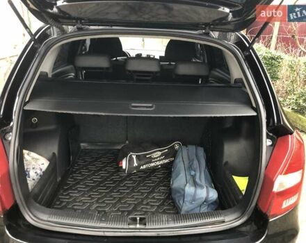 Черный Шкода Фабия, объемом двигателя 1.6 л и пробегом 257 тыс. км за 6000 $, фото 4 на Automoto.ua