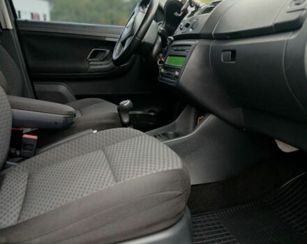 Черный Шкода Фабия, объемом двигателя 1.2 л и пробегом 226 тыс. км за 6100 $, фото 14 на Automoto.ua