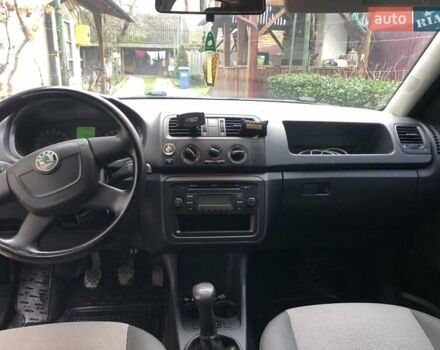 Черный Шкода Фабия, объемом двигателя 1.6 л и пробегом 257 тыс. км за 6000 $, фото 7 на Automoto.ua