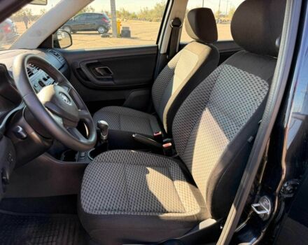 Черный Шкода Фабия, объемом двигателя 1.6 л и пробегом 218 тыс. км за 7400 $, фото 10 на Automoto.ua