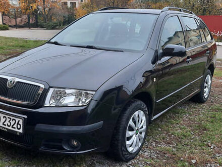 Черный Шкода Фабия, объемом двигателя 1.39 л и пробегом 168 тыс. км за 4600 $, фото 1 на Automoto.ua