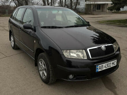 Черный Шкода Фабия, объемом двигателя 1.4 л и пробегом 293 тыс. км за 3950 $, фото 1 на Automoto.ua