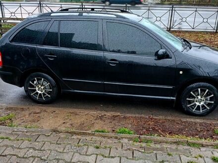 Черный Шкода Фабия, объемом двигателя 1.4 л и пробегом 247 тыс. км за 6000 $, фото 1 на Automoto.ua