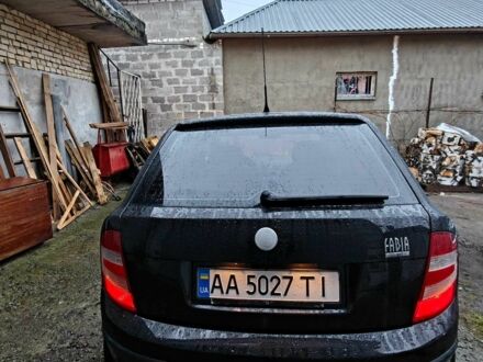 Черный Шкода Фабия, объемом двигателя 1.2 л и пробегом 315 тыс. км за 3300 $, фото 1 на Automoto.ua