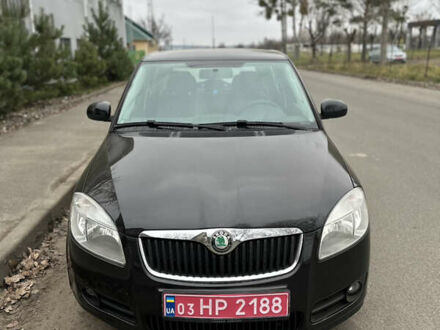 Черный Шкода Фабия, объемом двигателя 1.4 л и пробегом 197 тыс. км за 5000 $, фото 1 на Automoto.ua