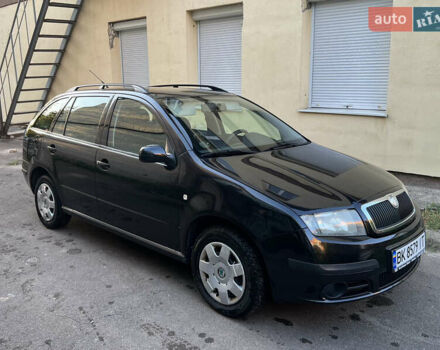 Черный Шкода Фабия, объемом двигателя 1.4 л и пробегом 270 тыс. км за 4400 $, фото 1 на Automoto.ua