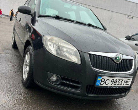 Черный Шкода Фабия, объемом двигателя 1.6 л и пробегом 310 тыс. км за 3900 $, фото 1 на Automoto.ua
