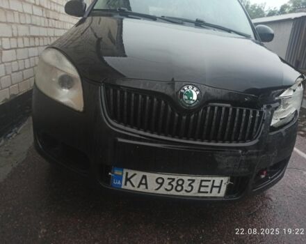 Черный Шкода Фабия, объемом двигателя 1.6 л и пробегом 333 тыс. км за 2999 $, фото 1 на Automoto.ua