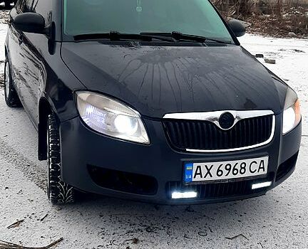 Черный Шкода Фабия, объемом двигателя 1.4 л и пробегом 270 тыс. км за 3500 $, фото 1 на Automoto.ua