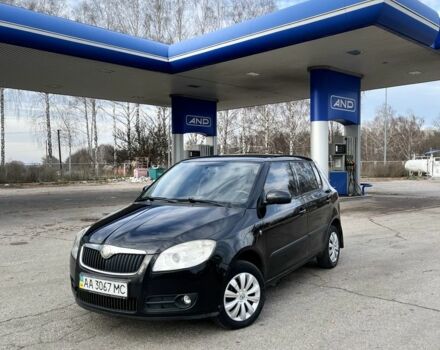 Черный Шкода Фабия, объемом двигателя 1.4 л и пробегом 230 тыс. км за 4400 $, фото 1 на Automoto.ua
